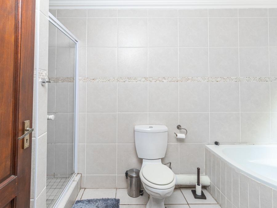 5 Bedroom Property for Sale in Caribbean Beach Club North West